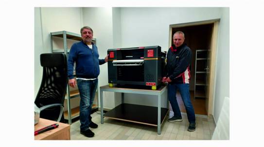 Instaliran UV printer Artis 5000U